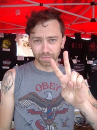 foto-live-Tim-McIlrath-vocal-Rise-Against-behind-scene-Collapse-2007