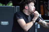 photos-Tim-McIlrath-punk-gruppa-RiseAgainst-Savior-on-scene-2002