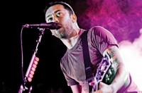 photos-Tim-McIlrath-punk-gruppa-RiseAgainst-Savior-on-scene-2002