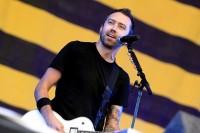 photos-Tim-McIlrath-punk-gruppa-RiseAgainst-Savior-on-scene-2002